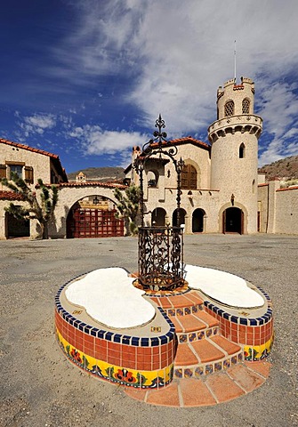 Fountain in front of Scotty's Castle, museum and visitor centre, Death Valley National Park, Mojave Desert, California, USA