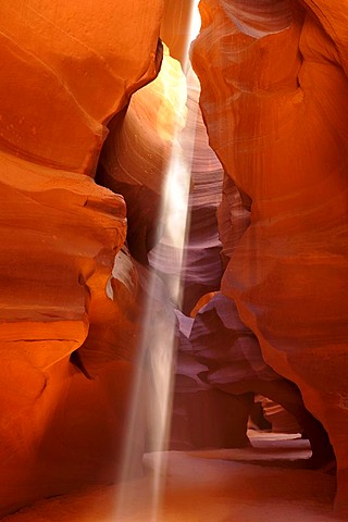 Beam of light, red sandstone of the Moenkopi formation, rock formations, colours and textures in the Upper Antelope Slot Canyon, Page, Navajo Nation Reservation, Arizona, United States of America, USA