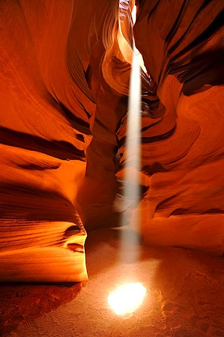 Beam of light, red sandstone of the Moenkopi formation, rock formations, colours and textures in the Upper Antelope Slot Canyon, Page, Navajo Nation Reservation, Arizona, United States of America, USA