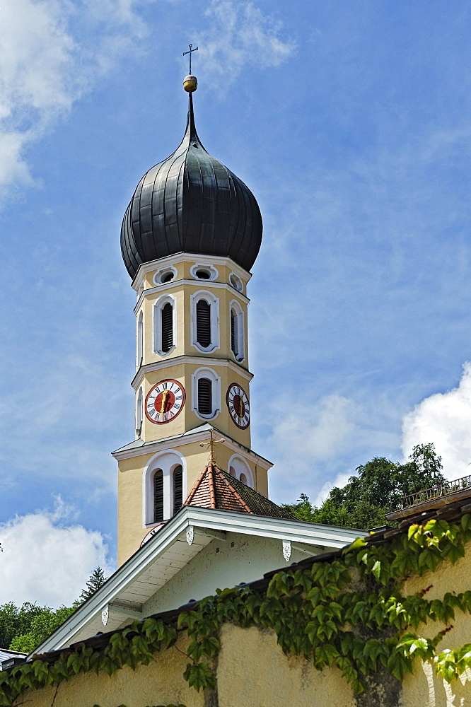 St. Andreas parish church with onion dome, Wolfratshausen, Bavaria, Germany, Europe