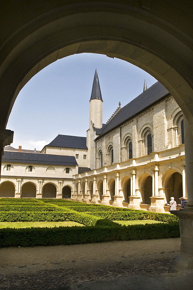 Church and medieval cloister of the Abbaye de Fontevraud abbey, Aquitaine Romanesque, built from 1105 to 1160, Fontevraud-lÃ­Abbaye, Loire Valley near Saumur, Maine-et-Loire, France, Europe