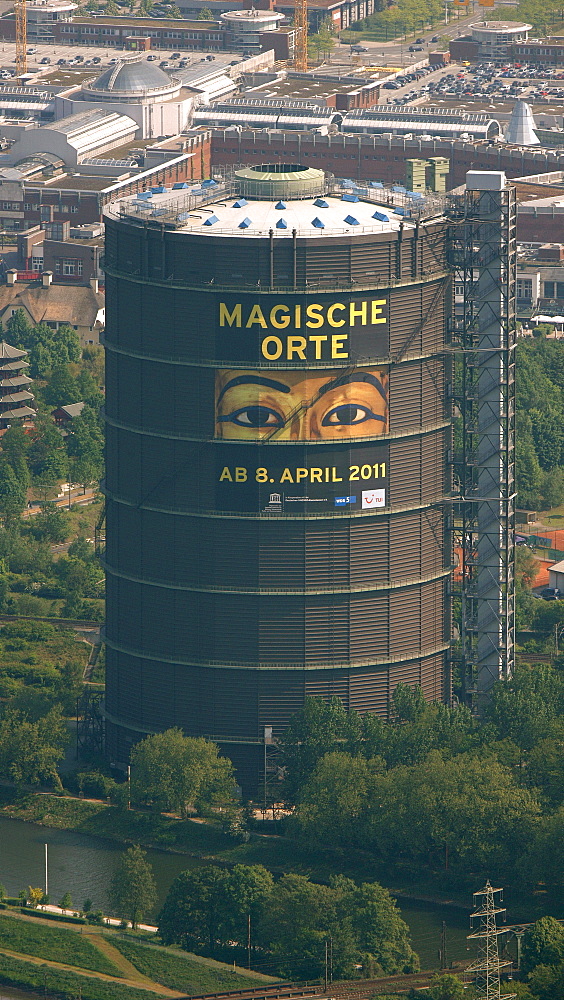 Aerial view, Neue Mitte district, Centro development, Gasometer building, Oberhausen, Ruhr area, North Rhine-Westphalia, Germany, Europe