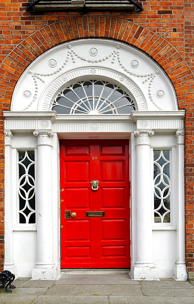 Red front door of a terraced house near Merrion Park, Dublin, Republic of Ireland, Europe