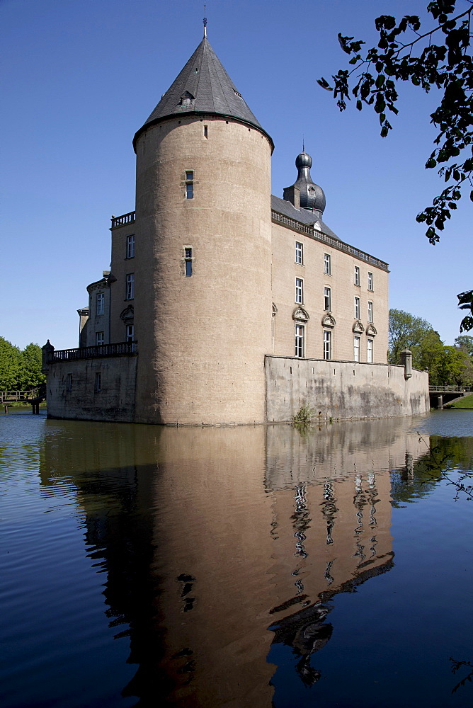 Burg Gemen, moated castle, Youth Education Centre, Gemen, Borken, Muensterland, North Rhine-Westphalia, Germany, Europe