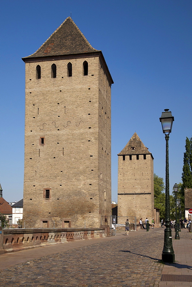 The Covered Bridges, walled bridge, historic town centre, UNESCO World Heritage Site, Strasbourg, France, Europe