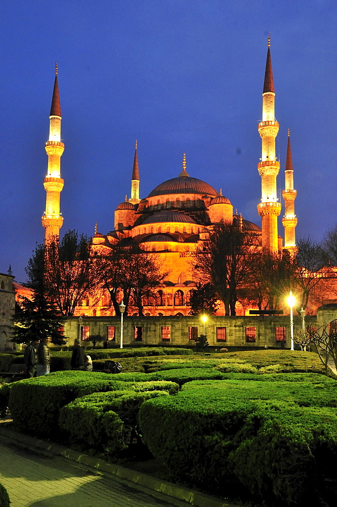 Sultan Ahmed Mosque or Blue Mosque in the last light of the day, Istanbul, Turkey, Europe