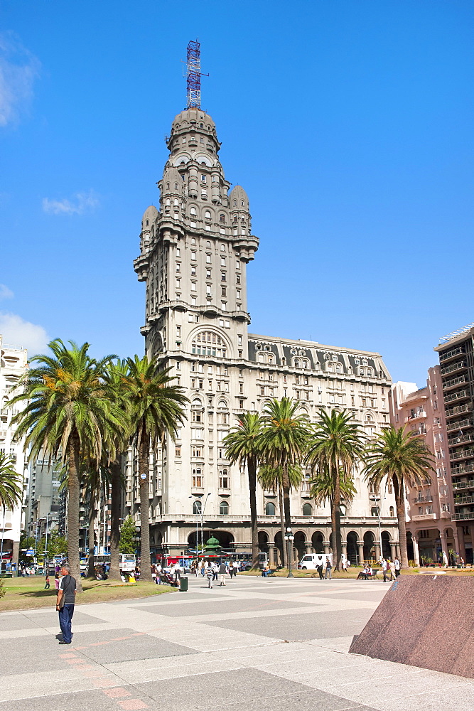 Palacio Salvo, Plaza Independencia, Montevideo, Uruguay, South America