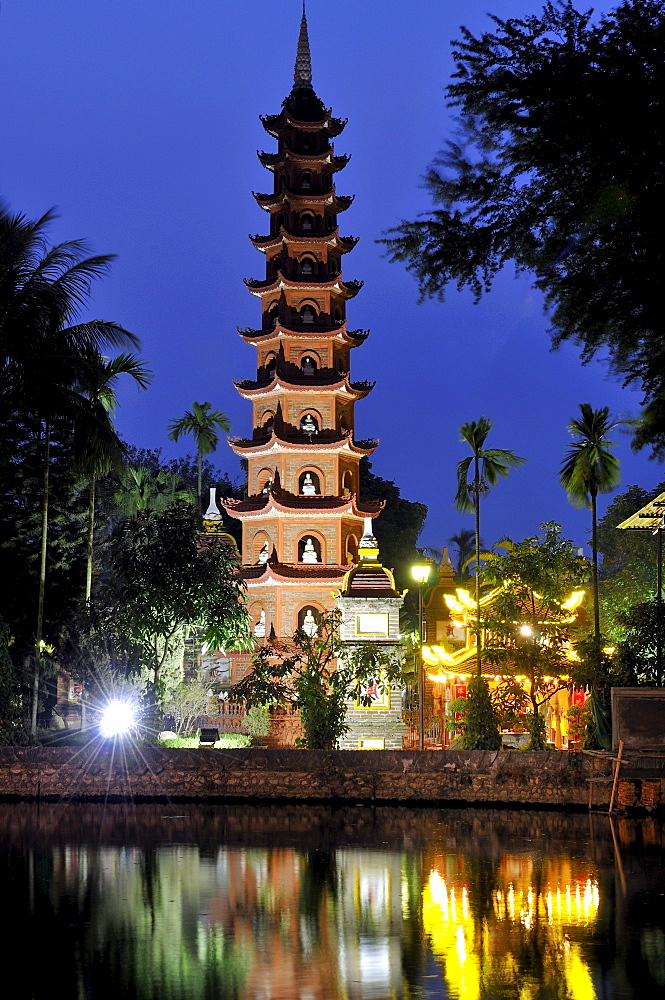 Tr&5;n Qu&9;c Pagoda or temple on West Lake, Hanoi, Vietnam, Southeast Asia