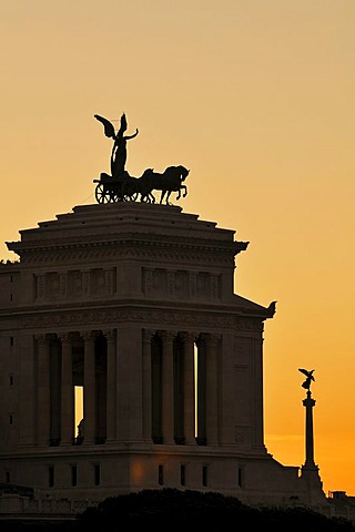 Quadriga with Victoria, the goddess of victory, Monument of Victor Emmanuel II in the evening, Rome, Lazio region, Italy, Europe