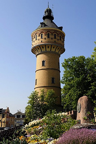 The Wilhelminian water tower, 1906, height 50 m, on the right a monument to General de Gaulle, Place du General de Gaulle, Selestat, Alsace, France, Europe