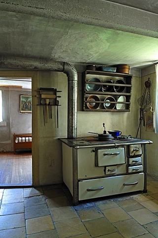 Kitchen, 1911, with view into the bedroom, farmhouse from Herrnbechtheim, Franconian open-air museum, Eisweiherweg 1, Bad Windsheim, Middle Franconia, Bavaria, Germany, Europe