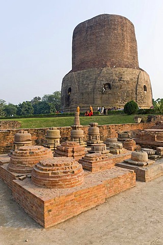 Excavations at the Dhamek Stupa, Buddhist holy place Sarnath, Uttar Pradesh, India, Asia