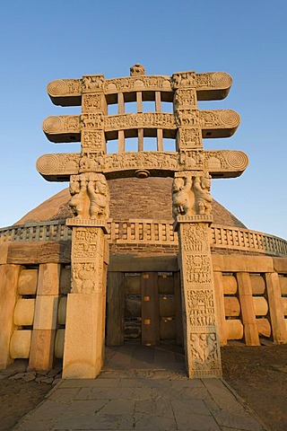 Stupas of Sanchi, UNESCO World Heritage site, built by King Ashoka, Mauryan dynasty, Sanchi, Vidisha in Madhya Pradesh, North India, India, Asia