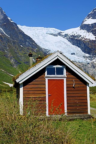 Old cabin with Boyabreen Glacier at back, Fjarland, Norway, Europe