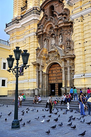 People on the steps of the church of Iglesia de San Francisco Lima, UNESCO World Heritage Site, Peru, South America