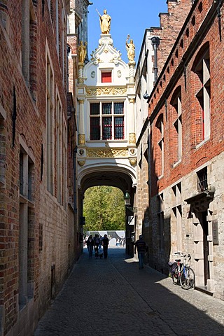 Blinde Ezelstraatje, street of the blind donkey, historic centre of Bruges, Unesco World Heritage Site, Belgium, Europe