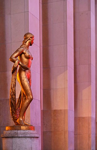 Golden statue, Museum Palais de Chaillot, Trocadero, Paris, France, Europe