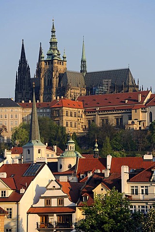 View over the roofs of the Mala Strana district on the St. Vitus Cathedral, UNESCO World Heritage Site, Prague, Bohemia, Czech Republic, Czech Republic, Europe