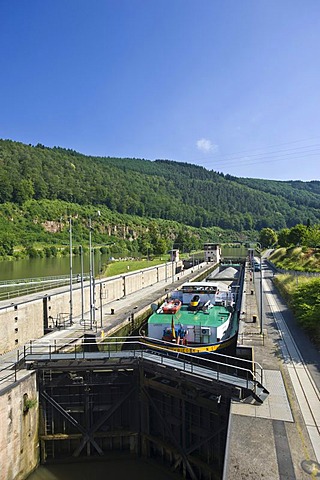 Neckarschleuse lock with a cargo ship, Hirschhorn, Neckartal Odenwald Nature Park, Hesse, Germany, Europe