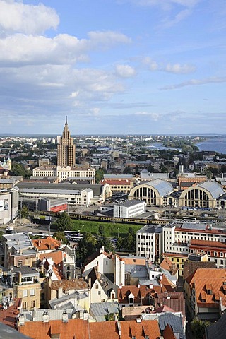 View of Riga, historic district, with the Latvian Academy of Sciences, nicknamed Stalin's birthday cake, Latvia, Baltic states, Northern Europe