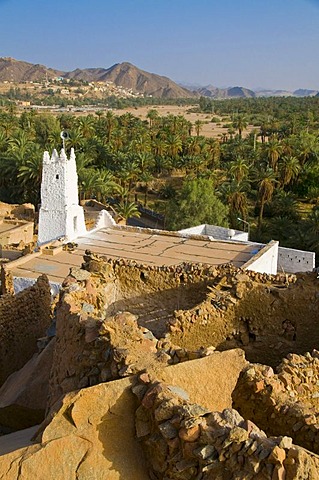 Mosque and stone houses in the village of Djanet, Algeria, Africa