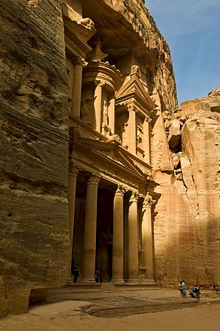 Treasury or Al Khazneh in the rock, Petra, UNESCO World Heritage Site, Jordan, Middle East