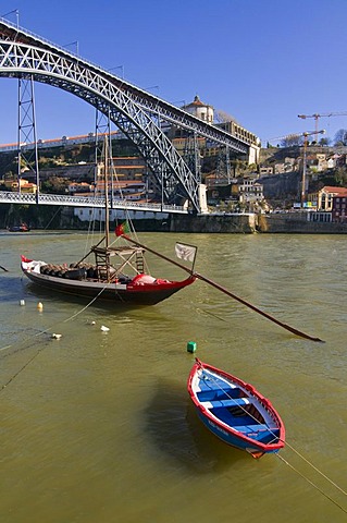 Maria Pia bridge over the Rio Douro river, Porto, Portugal, Europe