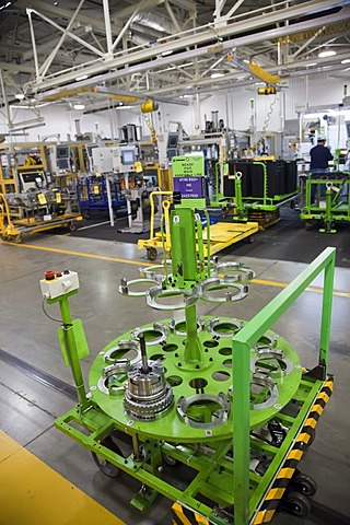 An automated, driverless cart shuttles transmission parts from one work station to another at General Motors' Toledo Transmission Facility, Toledo, Ohio, USA