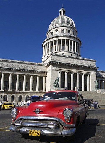 American vintage car in front of the Capitol, Havana, Cuba, Latin America