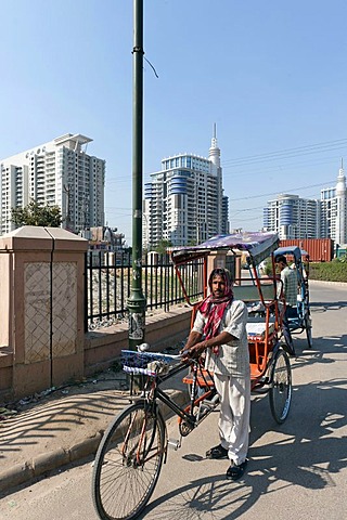 Rickshaw drivers in front of new residential high-rise buildings in Gurgaon, Haryana, India, Asia