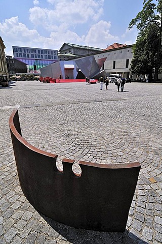 Geschwungene Flaeche, sculpture by Joan Costa in front of Pavilion 21, the new mobile venue for the Munich Opera Festival on Marstallplatz square, Munich, Bavaria, Germany, Europe