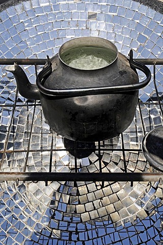 Kettle, cooking with solar energy, solar restaurant, Vicuna, Valle d'Elqui, Elqui Valley, La Serena, Norte Chico, northern Chile, Chile, South America