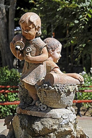 Children, fountain statues, Pisco Elqui, village, Vicuna, Valle d'Elqui, Elqui Valley, La Serena, Norte Chico, northern Chile, Chile, South America