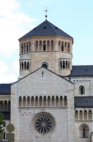 North facade of the Cathedral of San Vigilio or Cattedrale di San Vigilio, Piazza del Duomo square, Trento, Trentino-Alto Adige, Italy, Europe