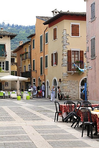 Piazza Umberto I, Torri del Benaco, Lake Garda, Veneto, Italy, Europe