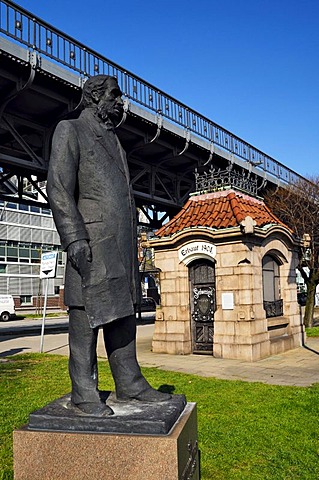 Historic Sielhauschen also called Rainer Funke entry and statue of Sir William Lindley, Neustadt district, Hamburg, Germany, Europe