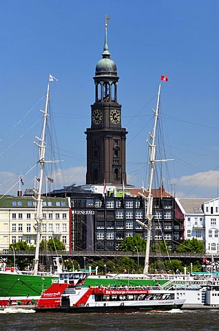 St. Michaelis Church and Museum Ship Rickmer Rickmers, Hamburg, Germany, Europe