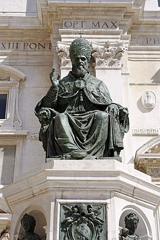 Statue of Pope Sixtus V., Basilica della Casa Santa, Loreto pilgrimage site, province of Ancona, Marche, Italy, Europe