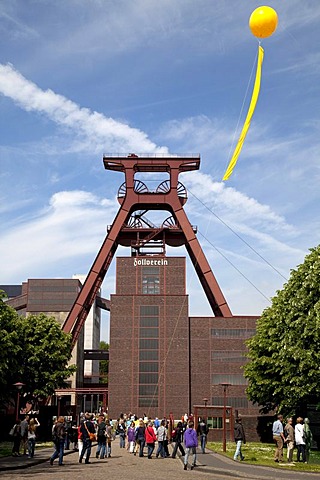 Yellow balloon, Schachtzeichen, mine shaft signs, Ruhr 2010, art installation, head frame of pit XII, Zeche Zollverein, former colliery, UNESCO World Heritage Site, Essen, Ruhr area, North Rhine-Westfalia, Germany, Europe