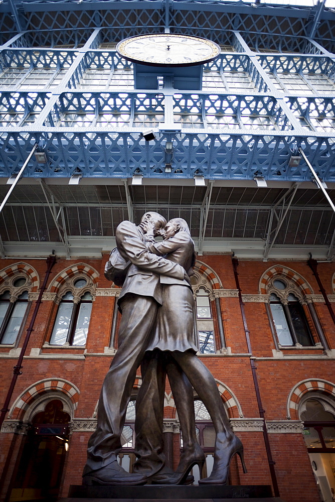 The Meeting Place Statue by Paul Day, St. Pancras Station, London, England, United Kingdom, Europe