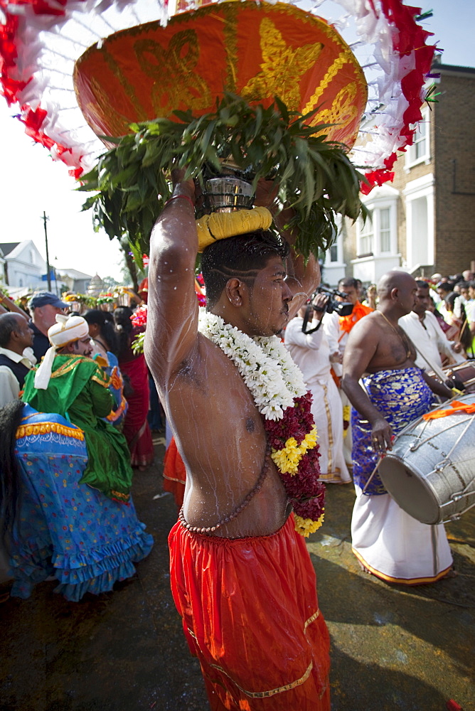 Chariot Festival participants, Shri Kanaga Thurkkai Amman Temple, Ealing, London, England, United Kingdom, Europe