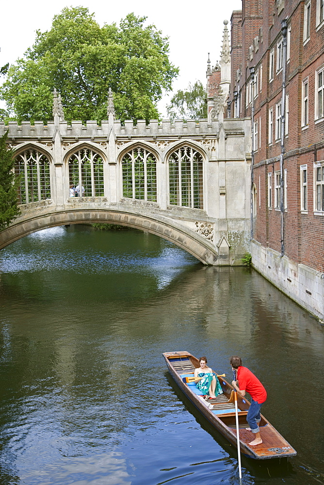 Punting on River Cam with Bridge of Sighs and St. John's College, Cambridge, Cambridgeshire, England, United Kingdom, Europe