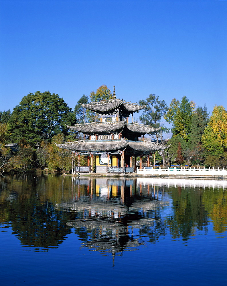 Black Dragon Pool Park, Deyue Pavilion, pagoda from the Ming Dynasty, Lijiang, UNESCO World Heritage Site, Yunnan Province, China, Asia