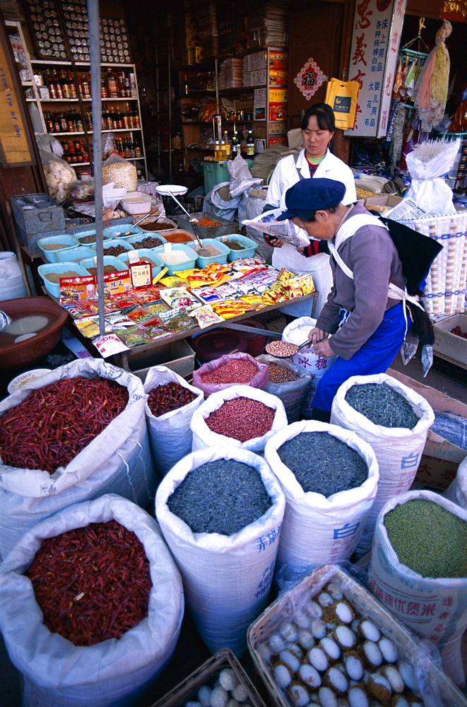 General food store in Market Square of Old Town, Lijiang, Yunnan Province, China, Asia