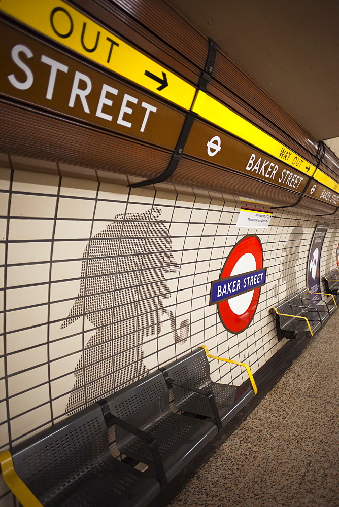 Baker Street Underground station platform, London, England, United Kingdom, Europe