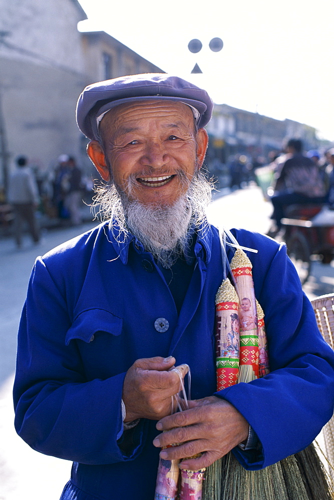 Local elderly man, brush vendor, Dali, Yunnan Province, China, Asia