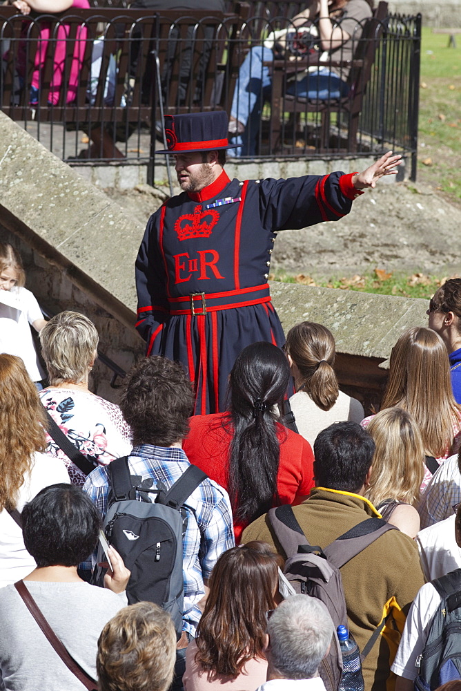 Beefeater and tour group, Tower of London, London, England, United Kingdom, Europe