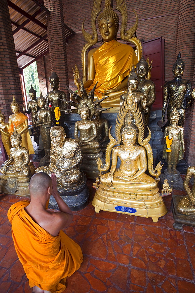 Monk in Wat Yai Chai Mongkhon, Ayutthaya Historical Park, Ayutthaya, Thailand, Southeast Asia, Asia