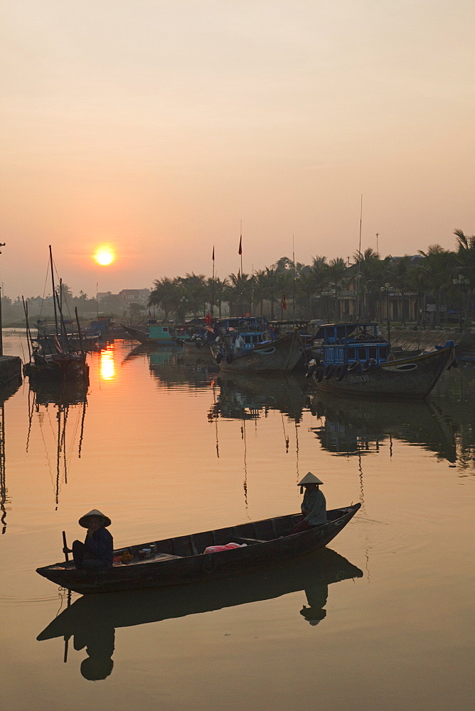 Thu Bon River at sunrise, Hoi An, UNESCO World Heritage Site, Vietnam, Indochina, Southeast Asia, Asia