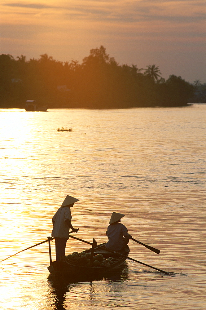 Boat on Mekong River at sunrise, Cantho, Mekong Delta, Vietnam, Indochina, Southeast Asia, Asia